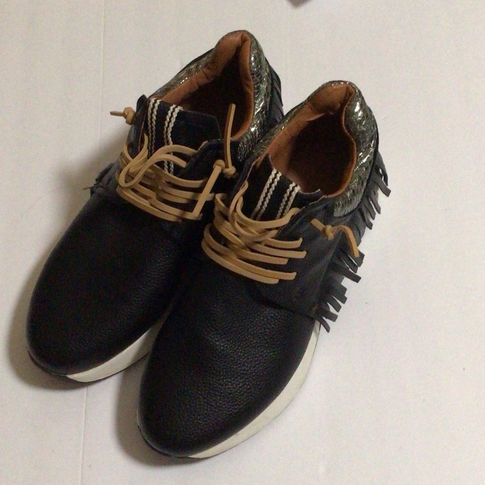 ShuShop Pepa Black and Tan Fringe Sneakers Excellent Condition